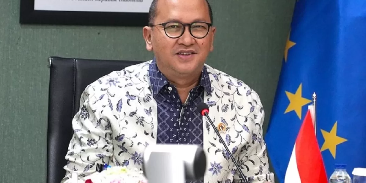 Menteri Investasi Rosan Perkasa Roeslani menjelaskan implementasi KBLI 2025 sebagai langkah strategis memperkuat kepastian hukum dan kemudahan perizinan usaha Indonesia. (Facebook.com @Rosan Roeslani)
