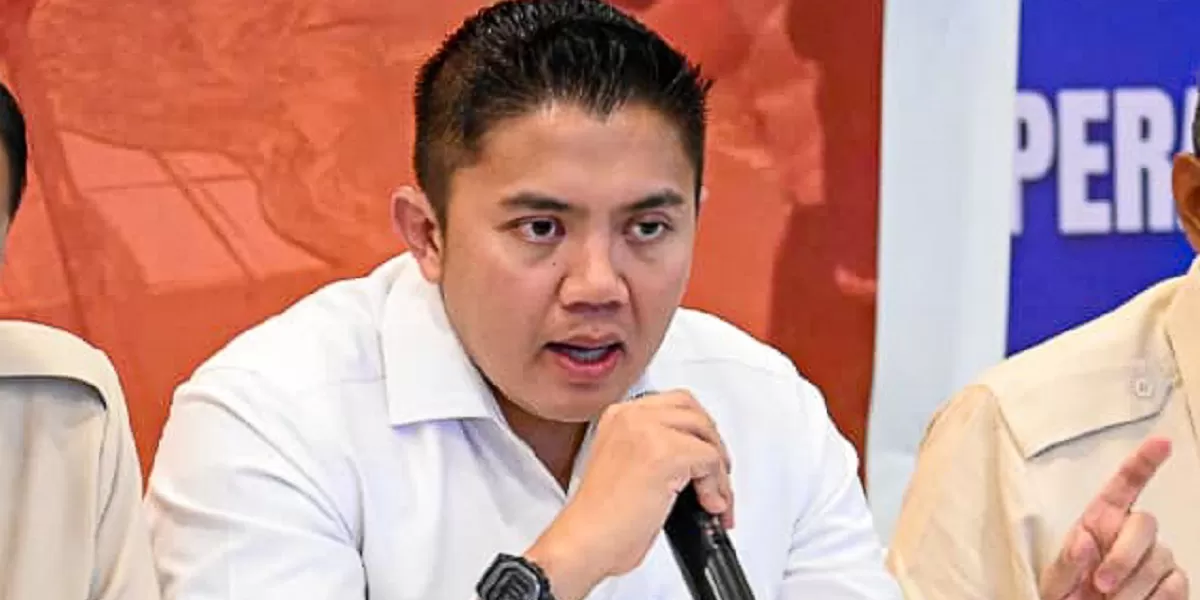 Seskab Teddy Indra Wijaya menjelaskan fakta penggunaan satu pesawat kepresidenan Presiden Prabowo untuk kunjungan luar negeri resmi. (Facebook.com @Setkab RI)