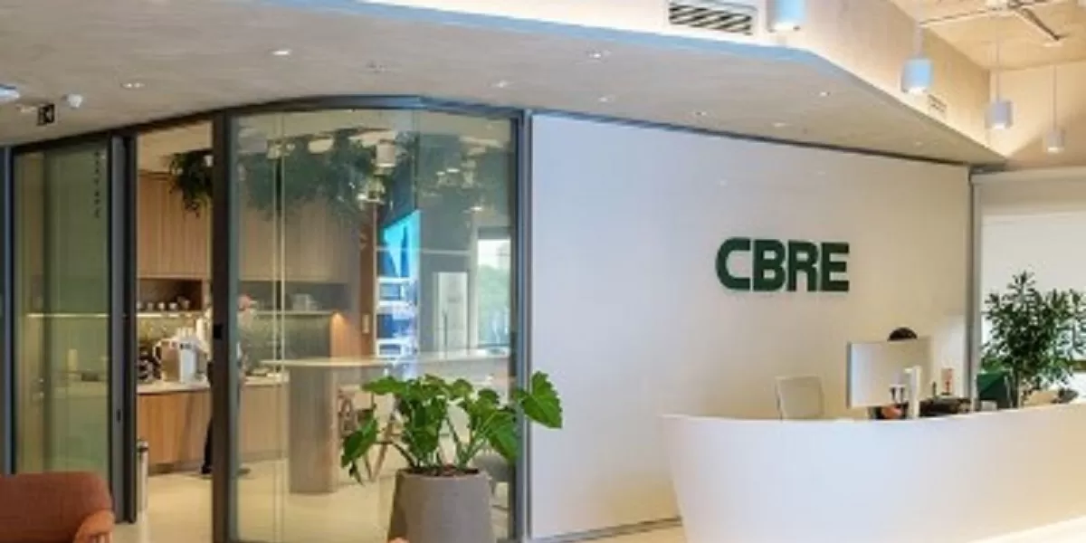 Lanskap gedung tinggi Jakarta menjadi simbol pemulihan pasar properti yang didorong ekspansi korporasi dan investasi berkelanjutan. (Dok. Indonesia_cbre.com)