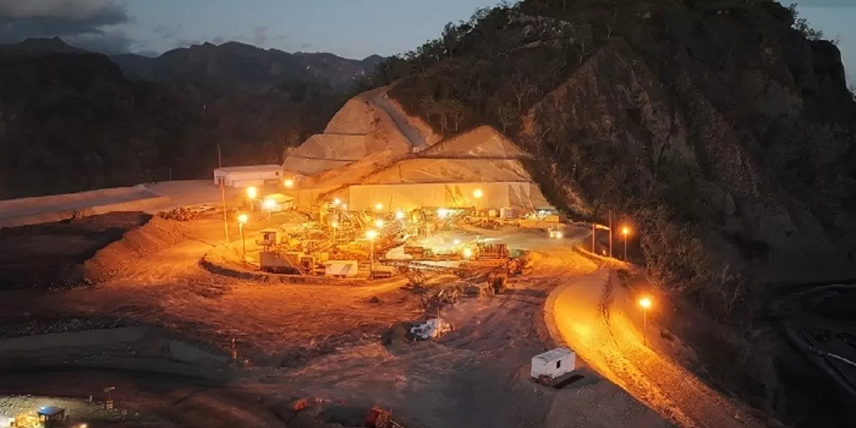 Momentum first gold pour Proyek Pani menjadi sinyal meningkatnya investasi sektor pertambangan emas Indonesia di tengah permintaan global yang terus tumbuh. (Dok. merdekacoppergold.com)