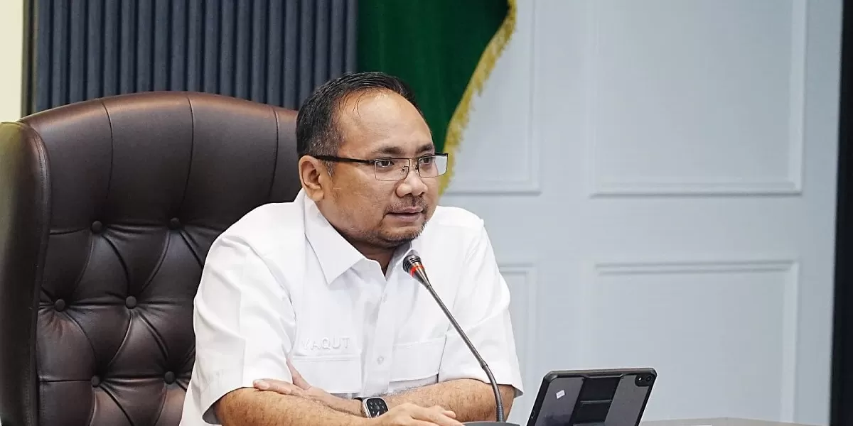 Mantan Menag Yaqut Cholil Qoumas. berjalan menuju Gedung KPK Jakarta untuk kembali menjalani penahanan setelah masa tahanan rumah selama Lebaran berakhir dalam kasus korupsi kuota haji. (Faacebook.com @Yaqut Cholil Qoumas)