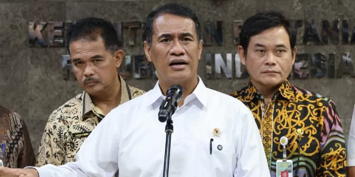 Mentan Amran Sulaiman. Pengangkutan beras dari sentra produksi ke kota besar menjadi bagian dari rantai distribusi pangan nasional. (Dok. Instagram @a.amran_sulaiman)