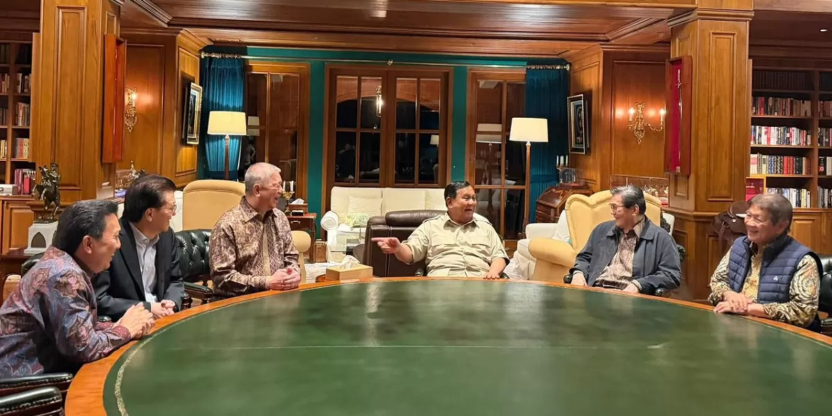 Presiden Prabowo Subianto berdiskusi selama empat jam dengan lima konglomerat nasional di Hambalang membahas strategi ekonomi Indonesia Incorporated dan penciptaan lapangan kerja. (Dok. Tim Media Prabowo)