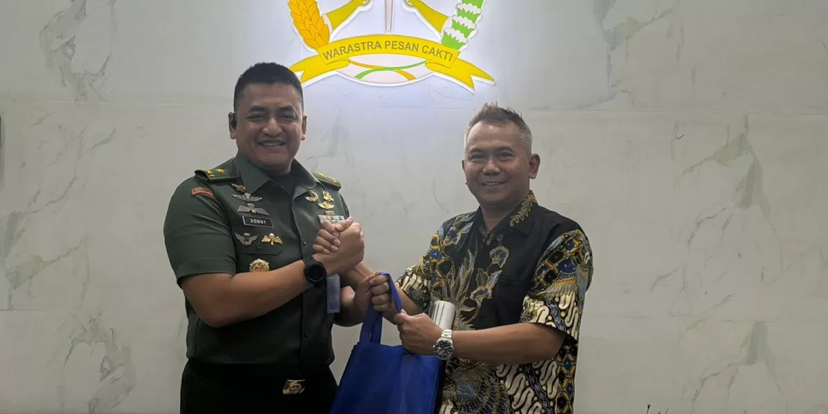 Suasana diskusi antara jajaran Promedia Group dan TNI AD terkait kolaborasi publikasi program pembangunan nasional di Jakarta, Kamis (19/2/2026). (Dok.Promedia)