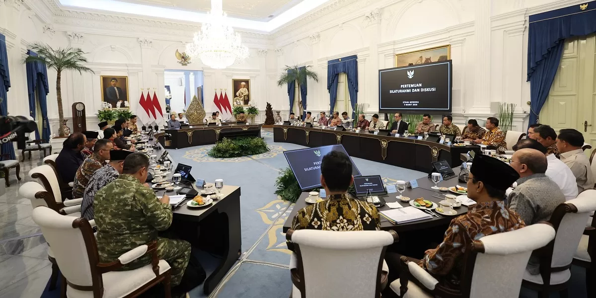 Presiden Prabowo Subianto berdiskusi dengan elite nasional mengenai strategi antisipasi dampak konflik Iran terhadap keamanan energi dan ekonomi Indonesia. (Dok. Bakom RI)