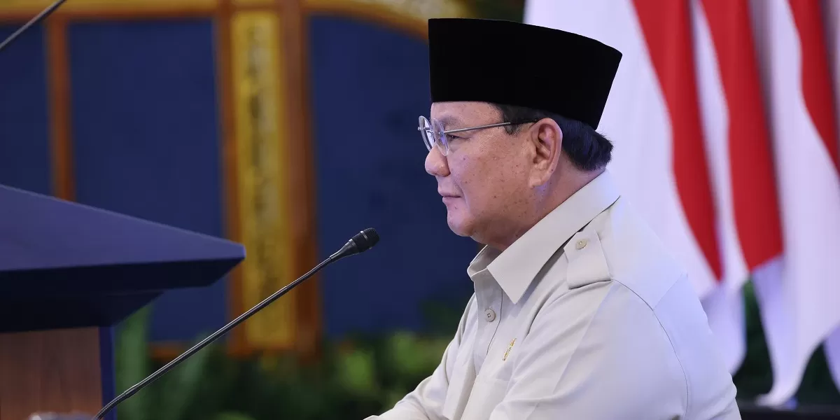 Presiden Prabowo Subianto memimpin Sidang Kabinet Paripurna membahas antisipasi krisis energi global dan strategi efisiensi BBM nasional.  (Dok. Bakom RI)