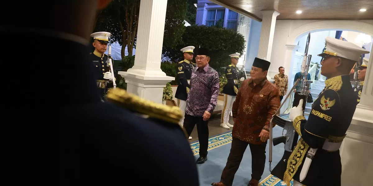 Prabowo dan Anwar Ibrahim bertukar pandangan soal strategi diplomasi damai merespons konflik global yang memengaruhi ekonomi internasional. (Dok. Bakim RI)