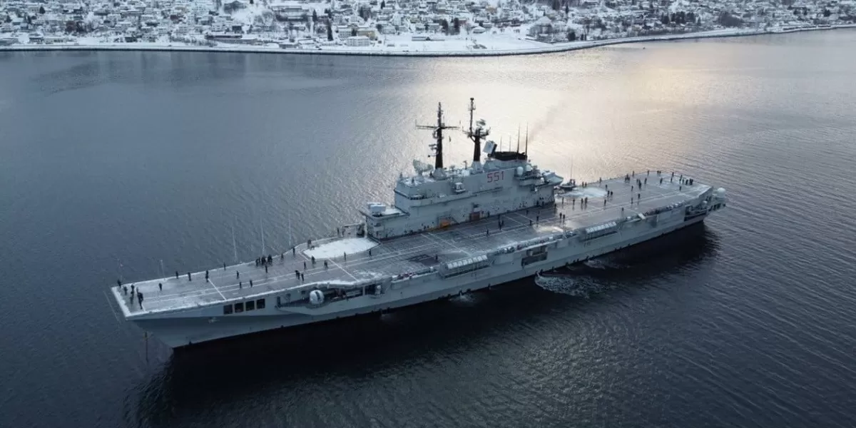 TNI AL mulai menyiapkan awak kapal induk melalui pelatihan khusus pengoperasian kapal dan manajemen penerbangan helikopter. (Dok. Pinterest)