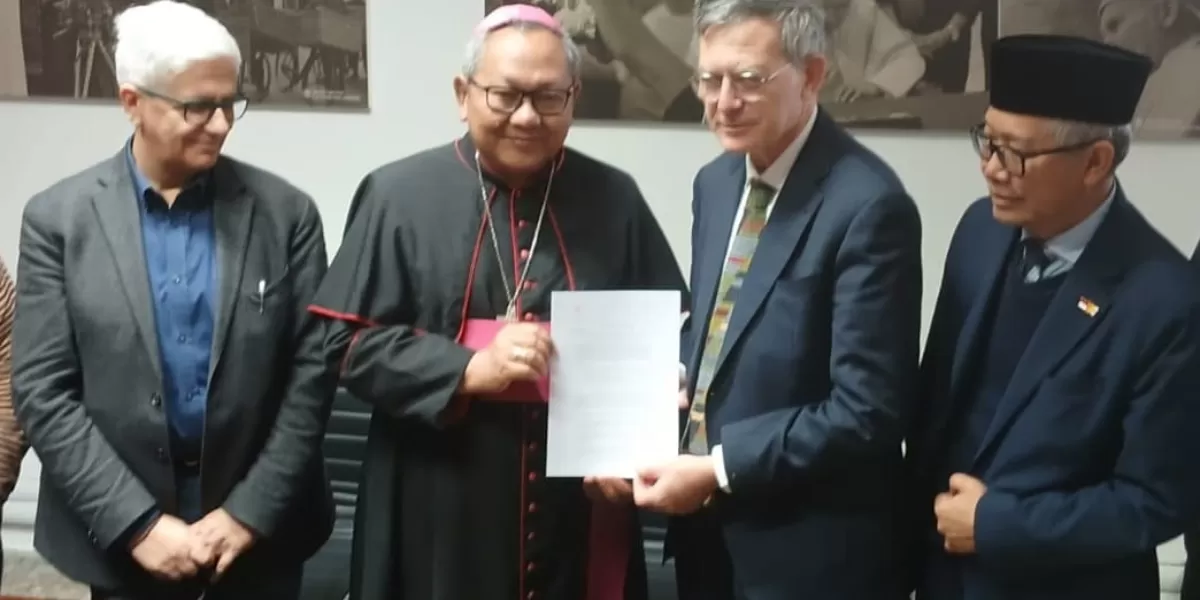 Dari kiri ke kanan: Andrea Tornielli (Direktur Vatican News), Uskup Surabaya Mgr Tri Budi Utomo, Prefek Dikasteri Komunikasi Tahta Suci (Vatikan) Dr Paolo Ruffini dan Dubes RI Untuk Takhta  Suci Michael Trias Kuncahyono. (Vatican)