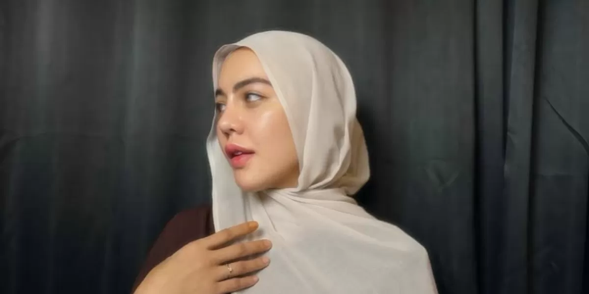 Ratu Rizky Nabila kembali jadi sorotan publik setelah pengakuan mengejutkan dari Marcel Radhival, sang Pesulap Merah. Foto.ig@raturn 