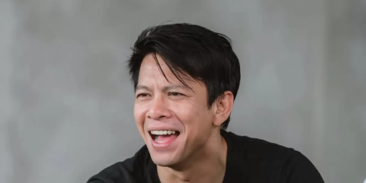 Ariel santai menikmati hidup. Julukan &ldquo;duda senior&rdquo;. Foto.ig@arielnoah