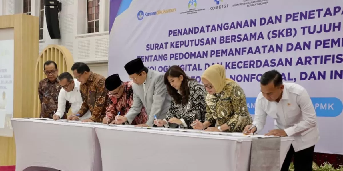 SKB 7 Menteri mengatur Pedoman Pemanfaatan dan Pembelajaran Teknologi Digital serta Kecerdasan Artifisial pada jalur pendidikan formal, nonformal, dan informal. Foto: Humas Kemendiktisaintek