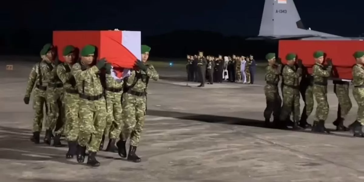 Jenasah disambut Gubernur Daerah Istimewa Yogyakarta, Sri Sultan Hamengku Buwono X, didampingi jajaran Forkopimda DIY. Foto: tangkapan layar.