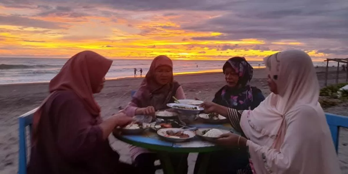 Salah satu rumah makan di kawasan Parangtritis. Foto: Istimewa.