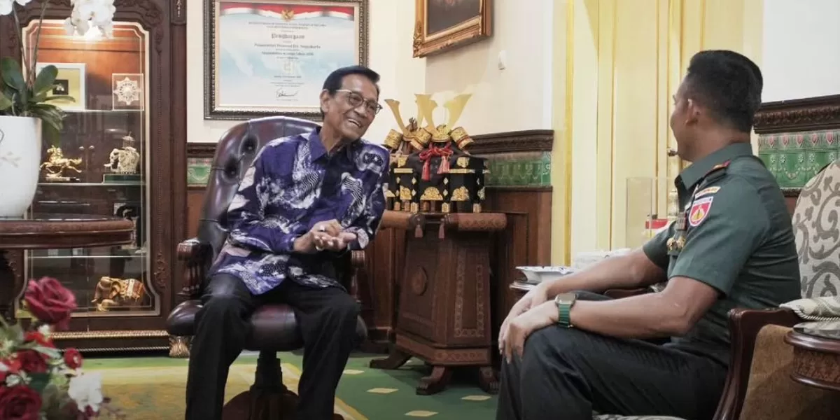Sri Sultan Hamengku Buwono X menerima kunjungan Danrem 072/Pamungkas yang baru, Yuniar Dwi Hantono. Foto: Humas DIY.
