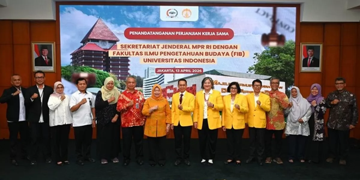 Pelaksana Tugas Sekretaris Jenderal MPR RI, Siti Fauziah bersama dengan FIB UI.