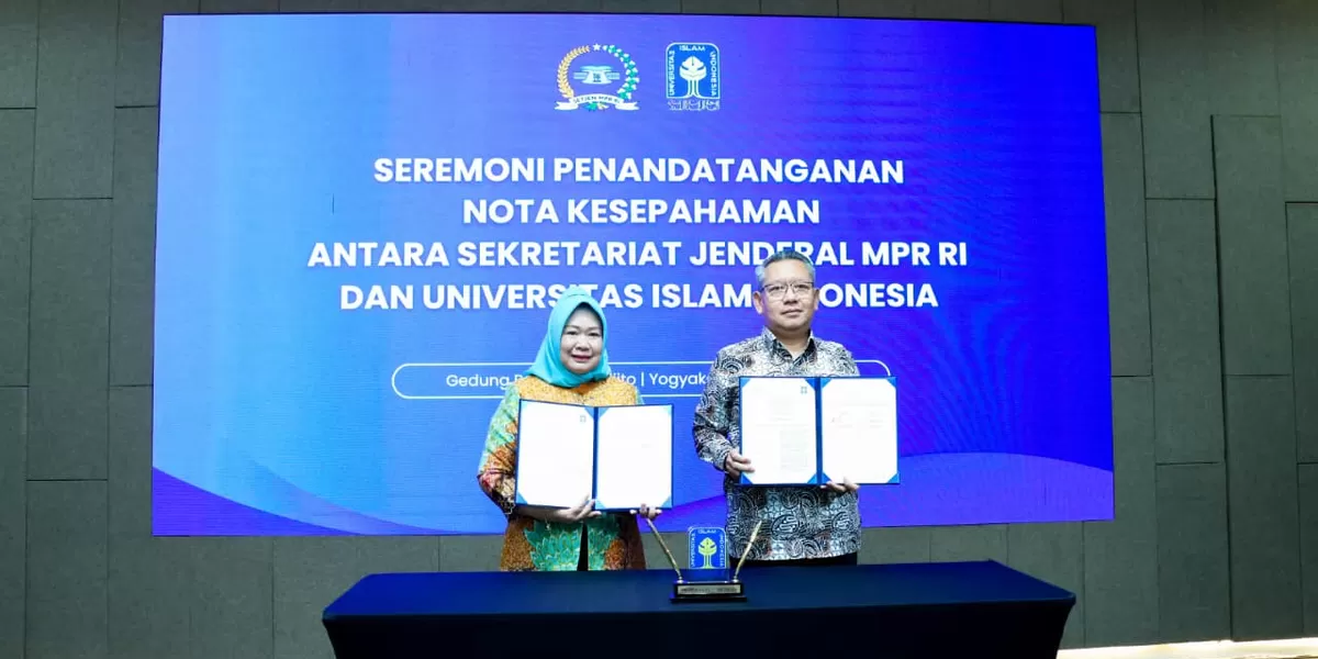 Pelaksana Tugas (Plt) Sekretaris Jenderal MPR RI Siti Fauziah menandatangani nota kesepahaman dengan Universitas Islam Indonesia (UII), Selasa (14/4/2026). 