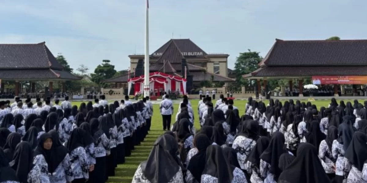 Alasan resmi pemerintah menghentikan penyaluran tunjangan khusus satu kali gapok setiap bulan kepada Guru PNS dan PPPK. (blitarkab.go.id)