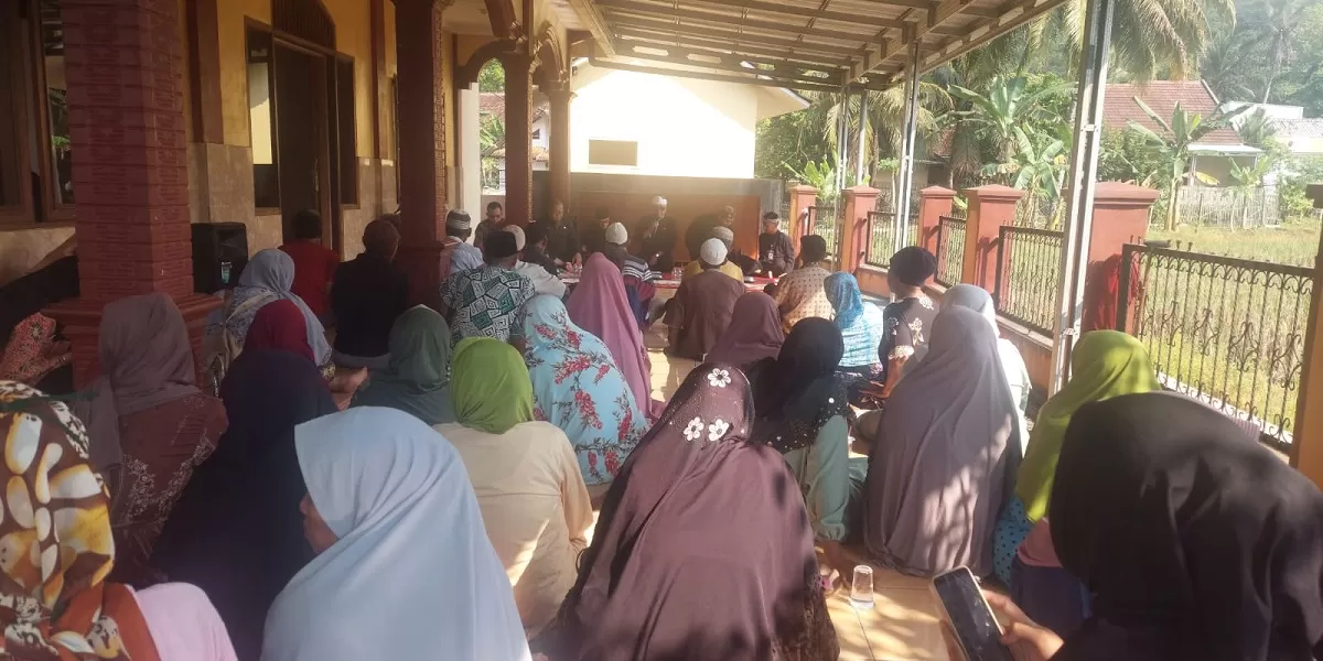 Wali Kota Banjar Turun Langsung ke Desa, 60 Paket Sembako dan Bantuan  Masjid Disalurkan di Sukamukti - Insiden 24