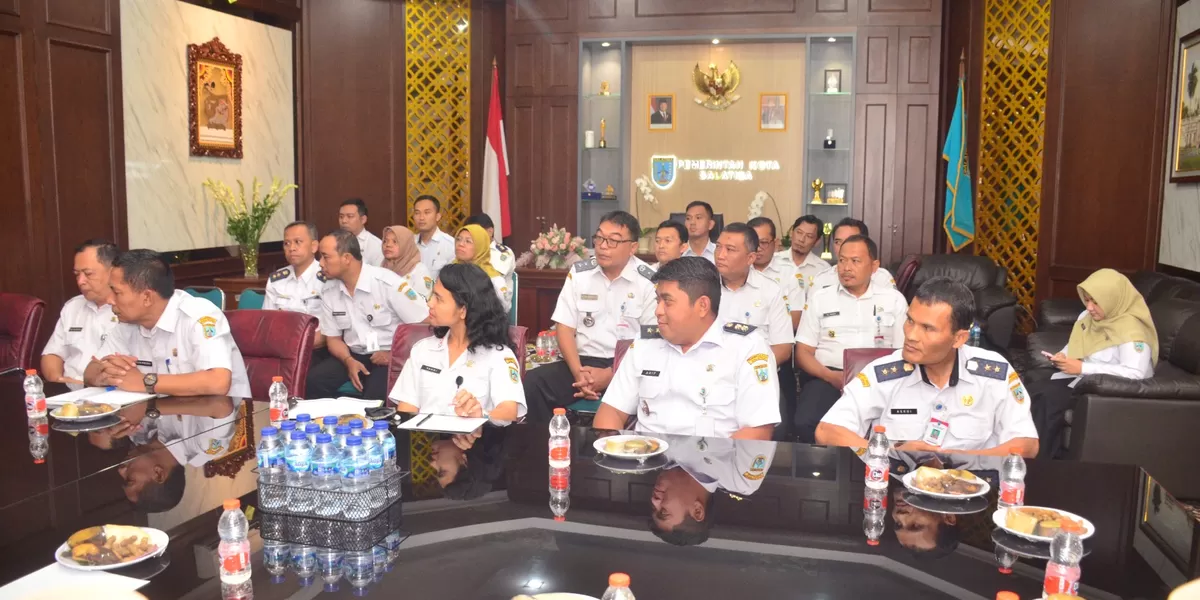 Pembinaan camat dan lurah di Salatiga.  (Foto: Istimewa)