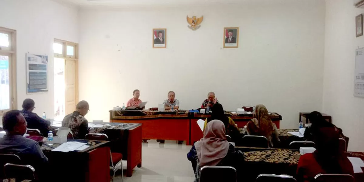 Suasana Bimtek bagi penulis profil ataupun toponimi padukuhan di Sumberagung Moyudan. (Foto: Dok.Panitia)