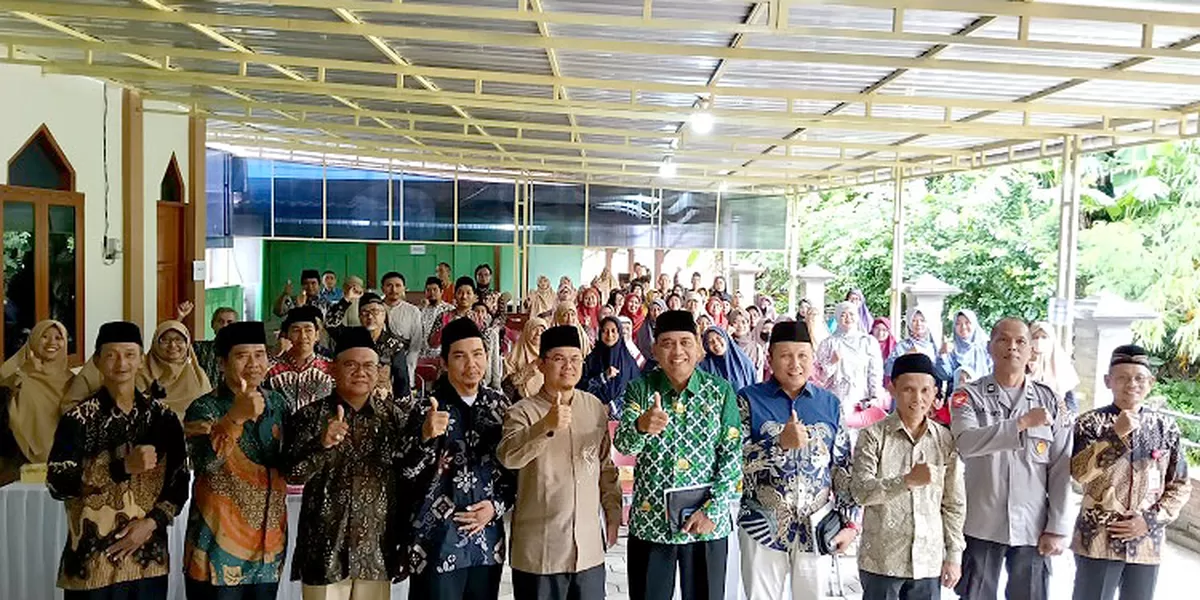 Foto bersama usai prosesi pembukaan LPJ dan Raker Tahun 2026 Badko TKA-TPA Rayon Godean. (Foto: Sulistyanto)