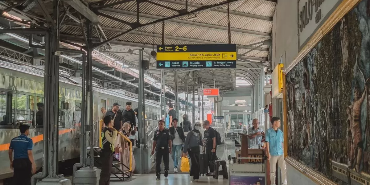 Suasana penumpang memadati stasiun Yogyakarta ( Dok. Daop 6 Yogyakarta)