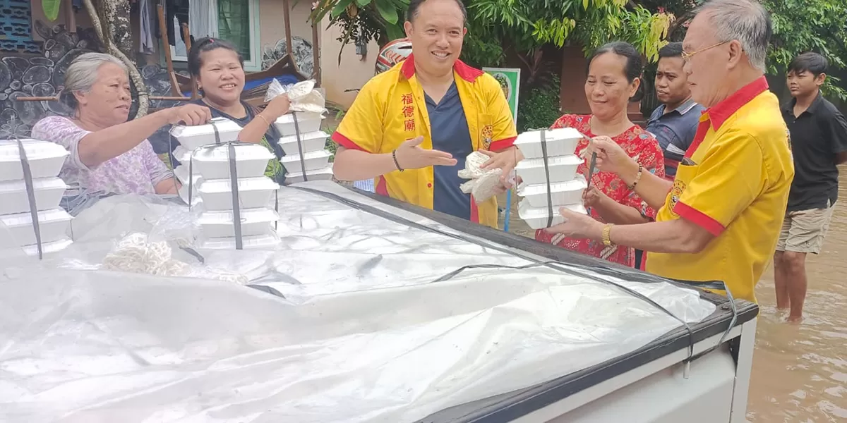 Bantuan untuk korban banjir terus mengalir.  (Alwi Alaydrus )