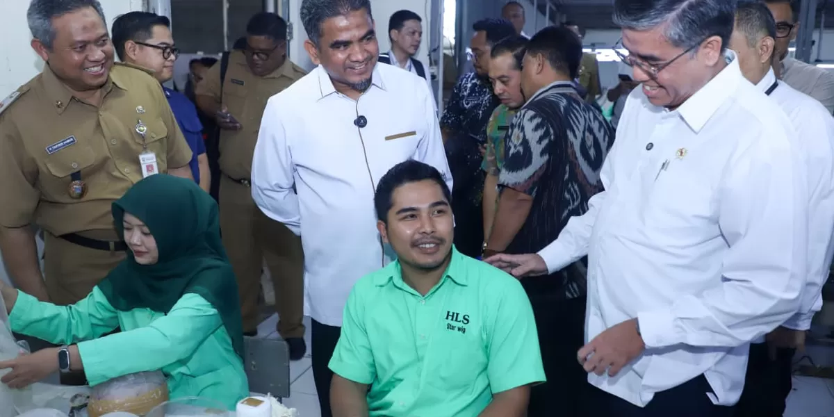Menaker Yassierli melakukan inspeksi mendadak ke perusahaan berinisial HSW di Kabupaten Semarang, Jawa Tengah, Selasa (31/3/2026).  (Foto: Dok. Istimewa)