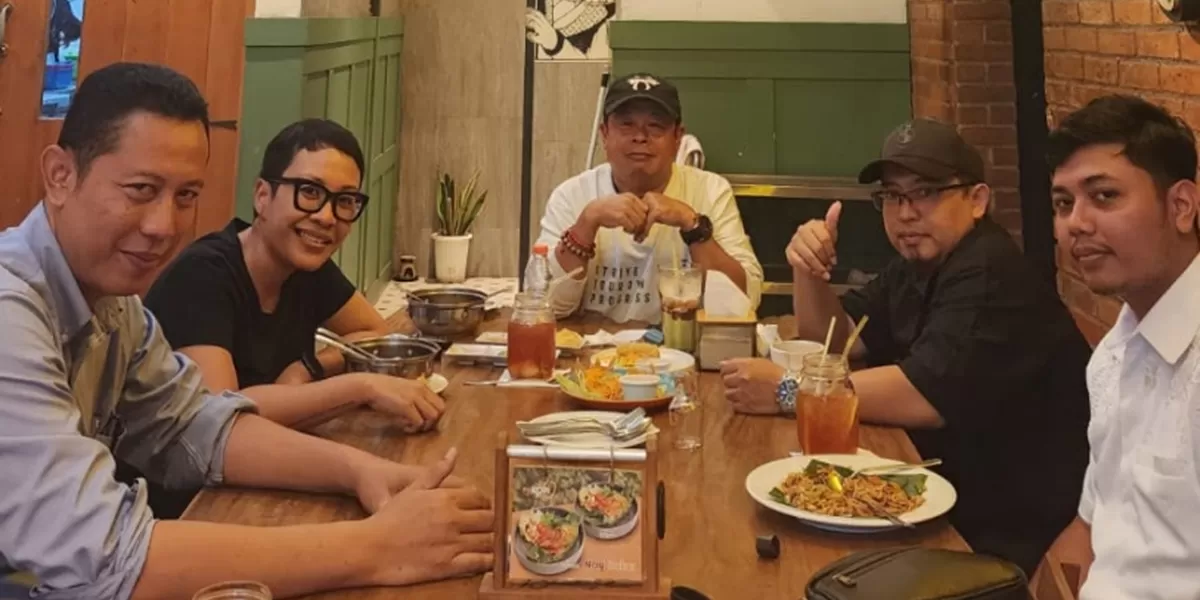 Tim hukum pembela Mbah Tupon berkumpul bersama untuk melakukan evaluasi dan pembubaran tim setelah sukses menjalankan tugas bersama (Foto-Tim Hukum)