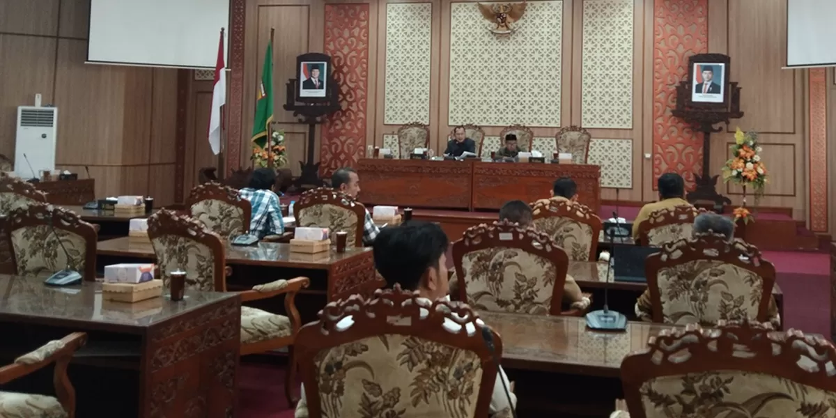 Elmasho berikan masukan DPRD Sukoharjo cabut tiga Perda. (Foto: Wahyu imam ibadi)  &nbsp;