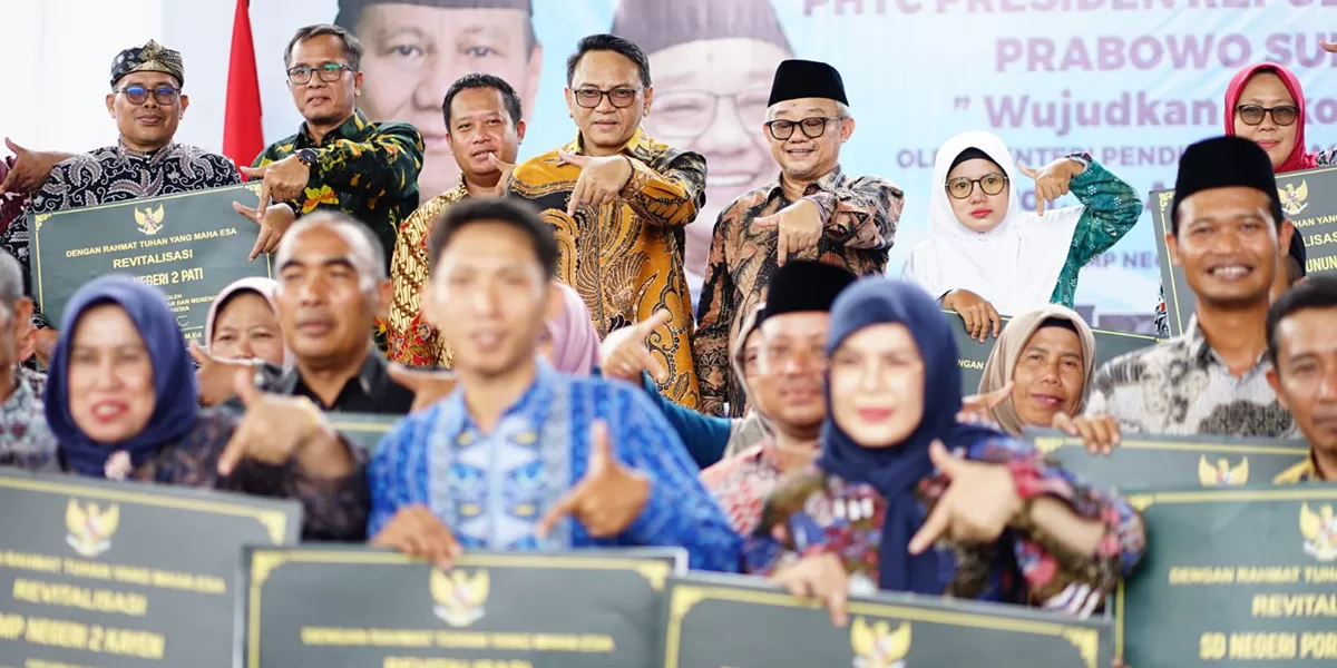 Menteri Prof Dr Abdul Mu'ti MEd saat berkunjung ke Pati.  (Alwi Alaydrus)