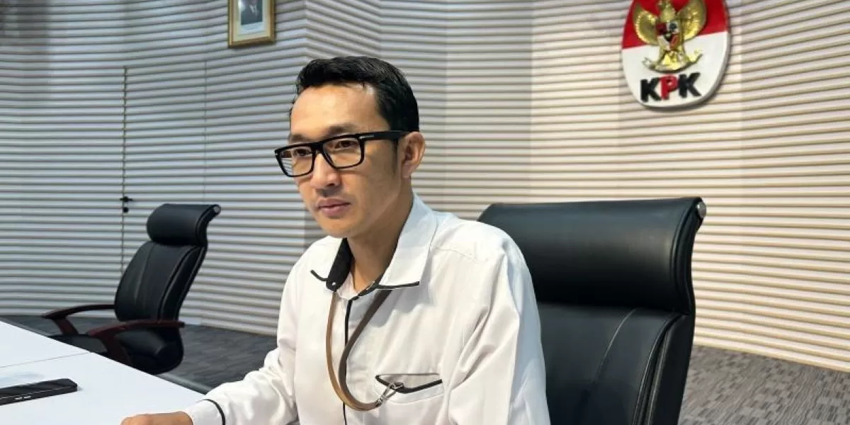 Juru Bicara Komisi Pemberantasan Korupsi Budi Prasetyo memberikan keterangan di Gedung Merah Putih KPK, Jakarta, Senin (13/4/2026). ( ANTARA/Rio Feisal )