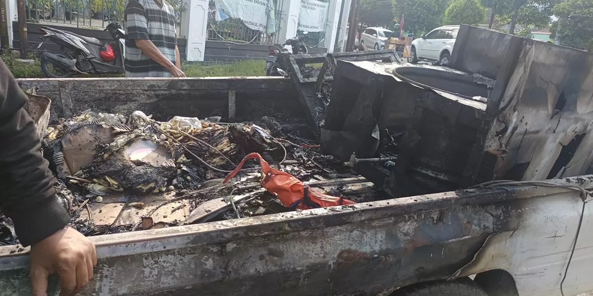 Kondisi mobil pick up setelah terjadi kebakaran.  (Polresta Yogyakarta)