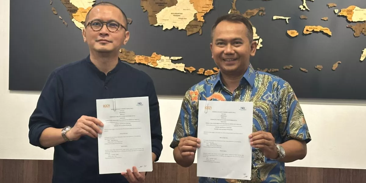 Kegiatan MoU antara CEO Promedia Group, Agus Sulistriyono (kanan) dengan Ketua Indonesia Creative Cities Network (ICCN), Tubagus Fiki Chikara Satari (kiri) di Jakarta, pada Kamis, 12 Maret 2026. (Dok. Promedia)