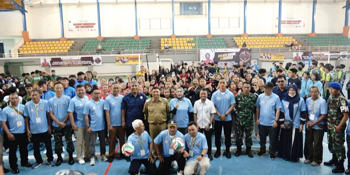 Pelaksanaan Kejuaraan Daerah (Kejurda) Voli U-18 Antar Klub se-Jawa Barat di GOR Cikuray, Komplek SOR RAA Adiwijaya, Jalan Proklamasi, Kecamatan Tarogong Kidul, Kabupaten Garut