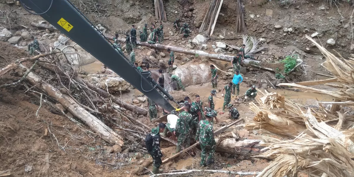 Satgas Gulbencal Kodam I/BB Tuntaskan Perbaikan Jembatan di Hutanabolon (Sumber: Pendam I/BB)