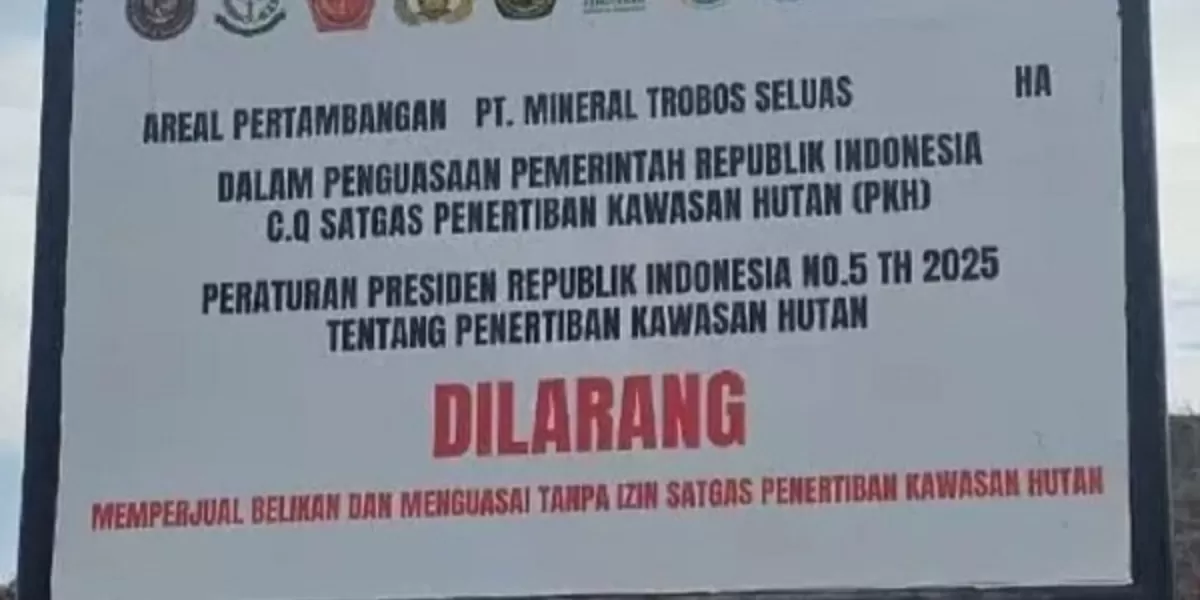 Plang larangan aktivitas yang dipasang Satgas PKH di lokasi tambang PT Mineral Terobos, Pulau Gebe, Kabupaten Halteng, Maluku Utara. (f: istimewa)