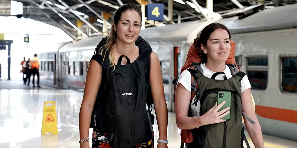 Tingginya minat wisatawan mancanegara dalam menggunakan layanan kereta api khusus nya di wilayah KAI Daop 3 Cirebon selama tahun 2025