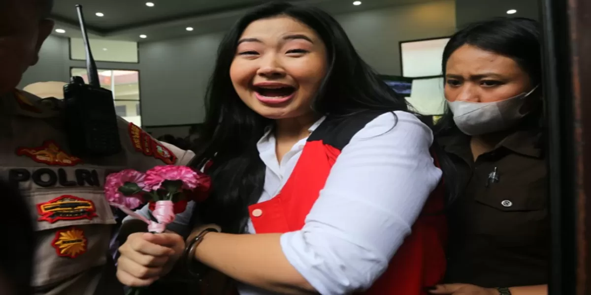 Hakim memutuskan menjatuhkan pidana pengawasan selama 6 bulan kepada Laras Faizati Khairunnisa dengan syarat umum tidak melakukan tindak pidana kembali selama masa pengawasan 1 tahun. (Dok. Ist)