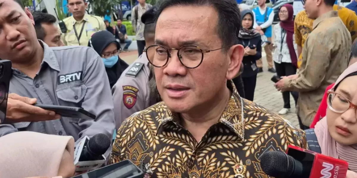 Kegiatan distribusi minyak goreng yang terus dipantau untuk menjaga stabilitas harga dan pasokan. Mendag Budi Santoso. (Dok. Istimewa/jangkauindonesia.com)