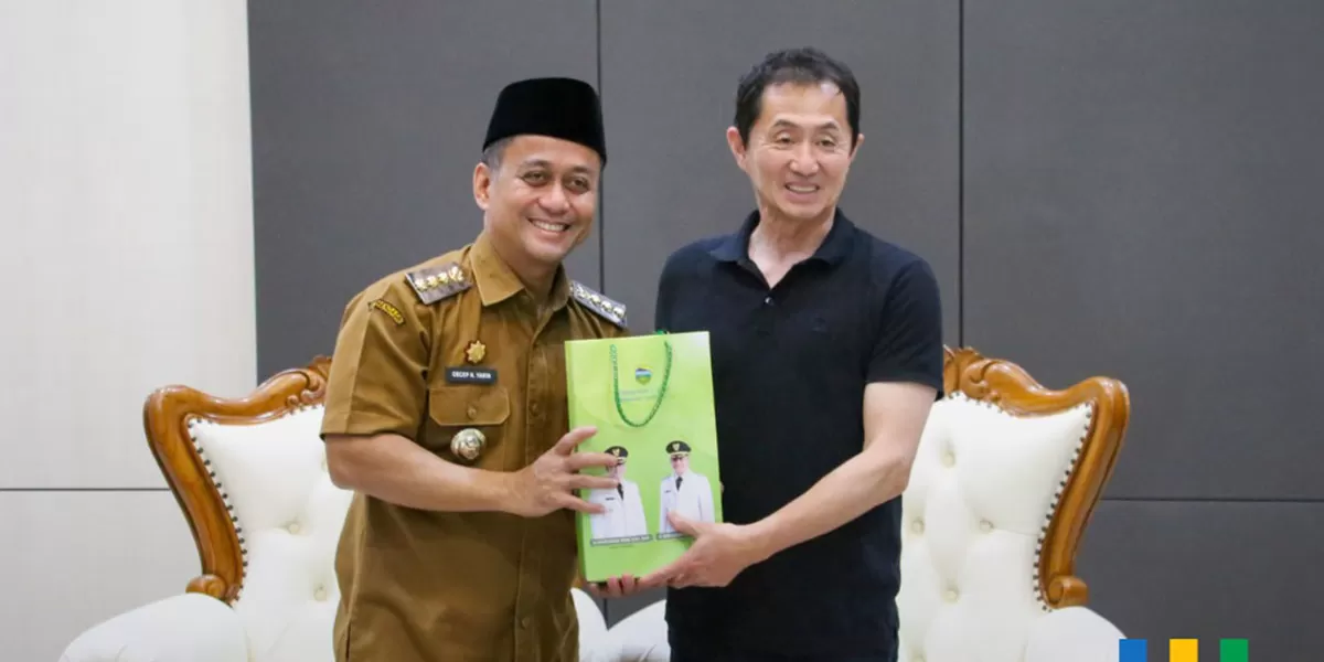 Bupati Tasikmalaya Cecep Nurul Yakin saat menjajaki kerja sama pengolahan lobster dengan tim Jepang di Pendopo Baru, Singaparna, Senin (13/04/2026). (Dok. Dishubkominfo)