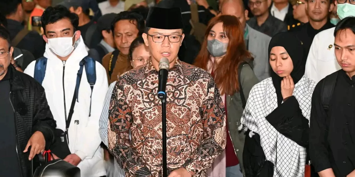 Kementerian Luar Negeri berhasil mengevakuasi 22 Warga Negara Indonesia (WNI) dari Iran. Ini merupakan evakuasi WNI Gelombang I (Facebook @kementerian_luar_negri)