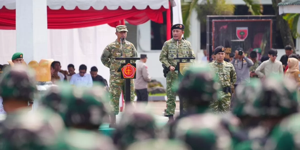 Gubernur Sulsel Andi Sudirman Sulaiman mendampingi Kepala Badan Cadangan Nasional (Bacadnas) Kementerian Pertahanan RI, Letjen TNI Gabriel Lema.
