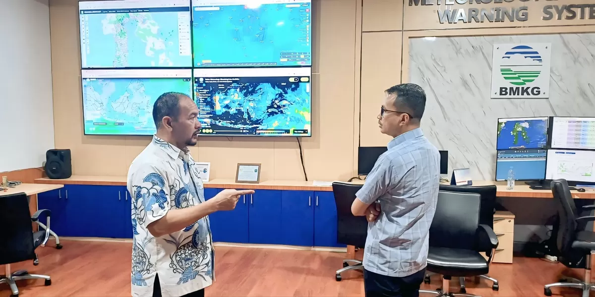 Kepala Diskominfo SP Sulsel, Muhammad Salim Basmin kunjungi BMKG Sulsel.