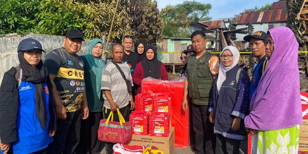 Bantuan Gubernur Sulsel Andi Sudirman untuk Korban Kebakaran di Parepare.