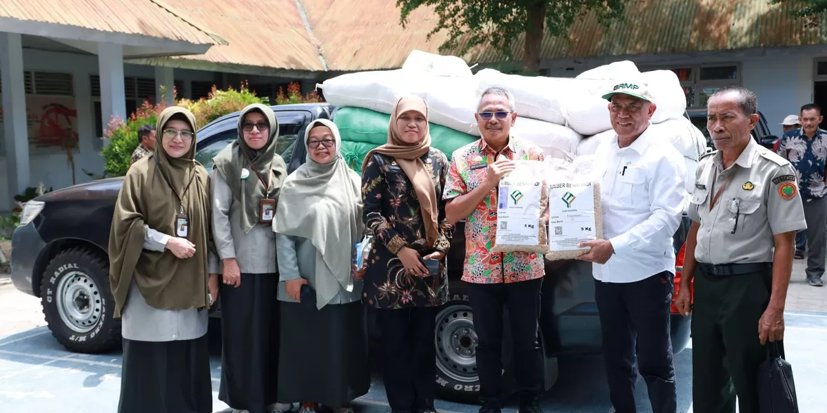 Diwakili Sekda Bulukumba Muh Ali Saleng, Bulukumba terima Benih Padi Varietas Unggul.