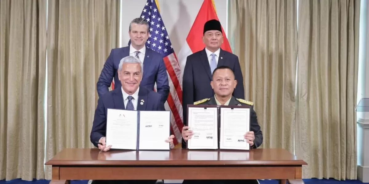 Menhan Sjafrie Sjamsoeddin dan Menteri Perang AS Pete Hegseth menandatangani MDCP di Pentagon, 13 April 2026, penanda baru dalam peta pertahanan kawasan yang terus bergeser. (Kemenhan RI)