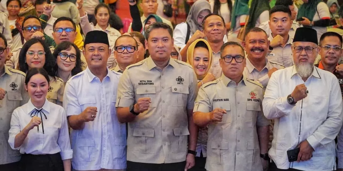 Wamentan RI, Sudaryono, foto bersama saat menghadiri pengurus DPC HKTI se-Provinsi Kepri. (foto:diskominfo kepri)