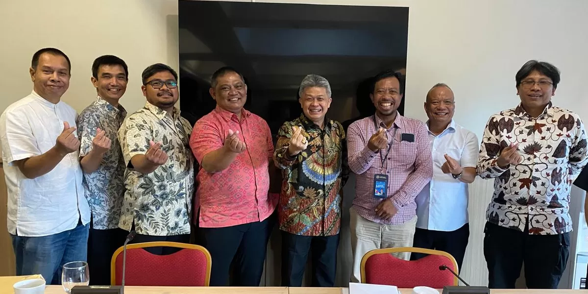 Ketua KWI Mgr Antonius Subianto Bunjamin menerima delegasi PWKI di Kantor KWI, Jakarta, membahas hasil misi ke Vatikan. (Dok. Pontianak Globe)